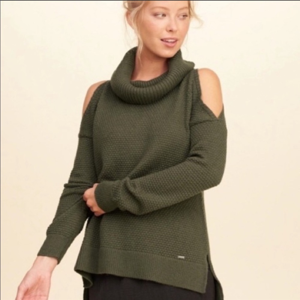 Hollister sweater